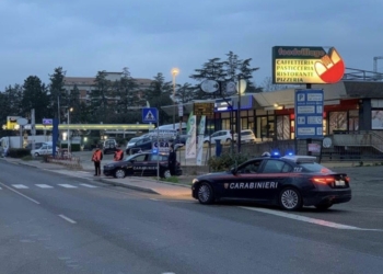 Rubano un’autovettura in sosta: denunciati in tre