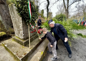 Sette rose rosse per ricordare i Martiri dell’eccidio di Camorena