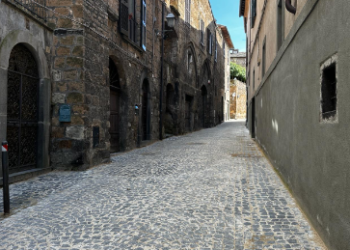 Lavori di riqualificazione in Piazza Clementini, riaprono al traffico via Alberici e via Ghibellina