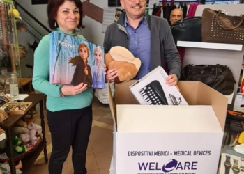 Welcare per Senza Monete: donati giochi, indumenti e materiale scolastico per famiglie in difficoltà