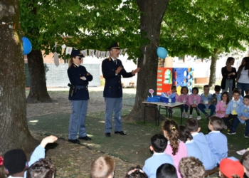 I bambini e le bambine delle scuole d’infanzia “Poliziotti per un giorno”