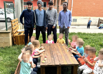 I ragazzi di Xenia fabbricano arredi per i piccoli del nido Le Coccinelle di Fabro: : si diffondono “i giardini della comune umanità”