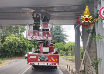 I Vvff intervengono all’Arcone per lamiere divelte