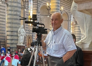 Gigi Pelliccia è diventato etere, si è fatto antenna e viaggia a onde medie al di sopra delle banalità del mondo