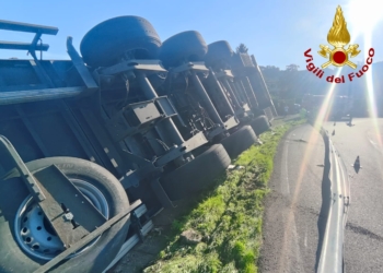 Recupero di un mezzo pesante incidentato, chiusa per 5 ore la strada di Buonviaggio