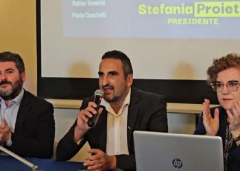 Rifiuti, Luca Simonetti (M5S): “L’unico ampliamento delle discariche è quello fatto dalla giunta Tesei nel complice silenzio della sindaca Tardani e della consigliera Pace”