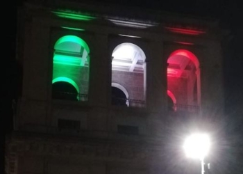 Provincia, la Torretta illuminata con il tricolore nel Giorno dell’Unità nazionale e della Giornata delle Forze Armate