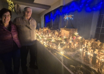 Nel legno, nel bronzo e nella terra .. Ecco tutta la magia del Natale nel presepe di Iliano