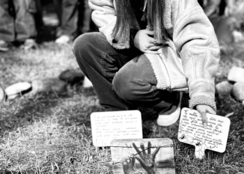 “Passaggio del testimone” della manutenzione e della cura dell’aiuola della Memoria con gli studenti dell’Artistico