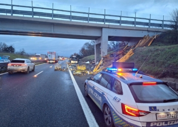 Incidente A1, camion perde il carico. Code per qualche chilometro