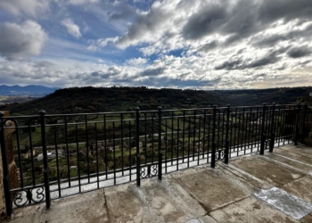 Realizzata e installata la nuova ringhiera in Piazza Cahen