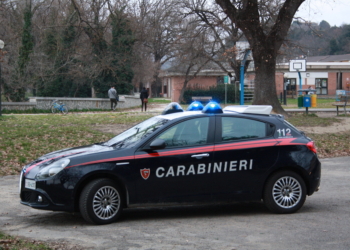 Autovettura con tre sospettati di furto si schianta dopo un lungo inseguimento delle pattuglie dell’Arma