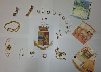 Truffano anziana con la storia dell’incidente alla figlia: arrestati dalla Polizia in autostrada