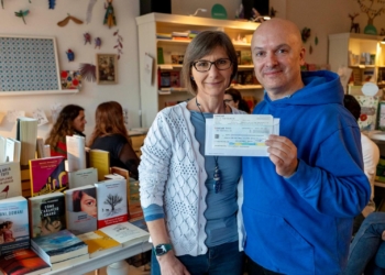 ciCasco chiude il suo percorso con una donazione a Telefono Amico Italia