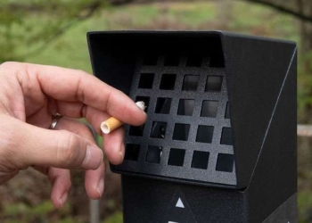 Mozziconi di sigaretta ovunque, arrivano gli smokers point