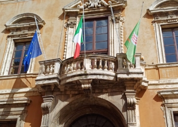 Morte di Papa Francesco, la presidente Stefania Proietti proclama il lutto regionale