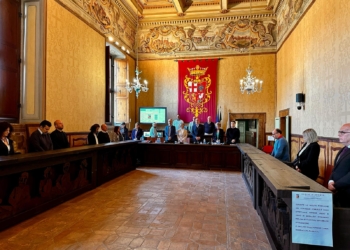 Bandiere a mezz’asta in Comune per la morte di Papa Francesco