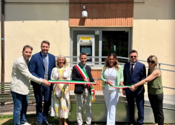 Taglio del nastro per “L’ufficio postale Polis”