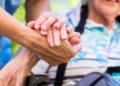 Contributi per i caregiver familiari, l’avviso sarà pubblicato entro il mese di maggio