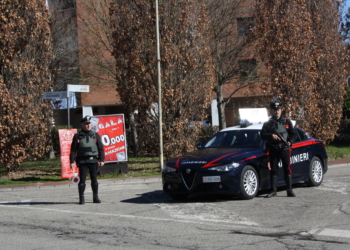 Borsa sottratta alla cliente di un supermercato, tre denunciati dai Carabinieri