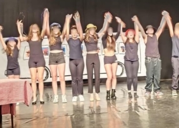 Emozionante performance al Teatro del Carmine con gli studenti dello Scalza