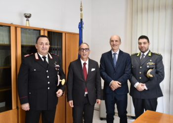 Il Questore Abenante in visita al Commissariato: incontro con Carabinieri e Gdf per rafforzare la collaborazione