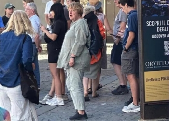 “Avvistata” l’ex cancelliera tedesca Angela Merkel tra i turisti in Piazza Duomo