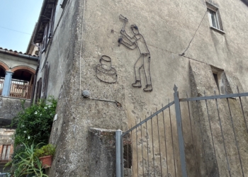 Un Banksy a Sugano. Le opere d’arte che continuano a spuntare sulle case del borgo orvietano diventano un caso internazionale