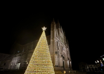 “A Natale regalati di Orvieto” si accende nel week end con Extra Friday, mercatino e pista di ghiaccio in Piazza della Repubblica