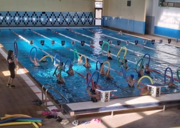 Fitness musicale in piscina: allenarsi con ritmo, leggerezza e potenza. Conosci “Acquastrong”?
