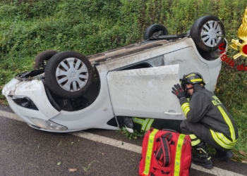 Incidente autonomo sulla SS71: giovane donna si ribalta con l’auto ma esce illesa