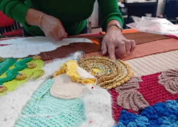 Un filo che unisce: quando il crochet diventa arte viva. La magia di “100 Mani”