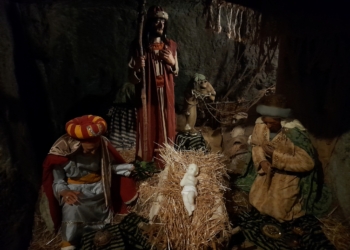 Anamorfismi, installazioni, anagrammi, intelligenza artificiale: apre il 36° Presepe nel Pozzo