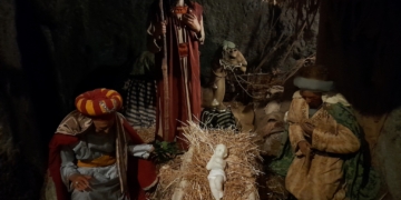 Anamorfismi, installazioni, anagrammi, intelligenza artificiale: apre il 36° Presepe nel Pozzo