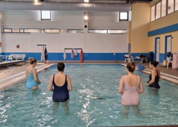 L’abbraccio dell’acqua: al via il corso di acquaticità in gravidanza alla piscina G. Scalabrella