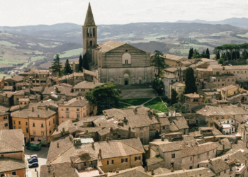 Gli stranieri trainano la crescita turistica di Todi