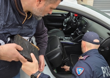 Nascondeva 9 kg di cocaina nel sottofondo del veicolo: arrestato
