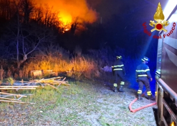 Vasto incendio nella zona di Fabro, necessario anche intervento aereo