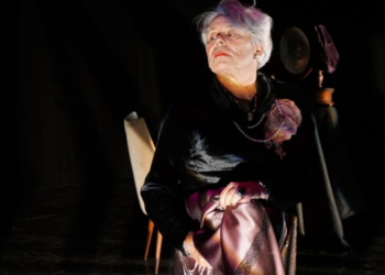 Marco Sgrosso al teatro Boni in “Emma B. Vedova Giocasta”