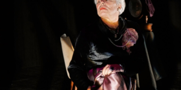 Marco Sgrosso al teatro Boni in “Emma B. Vedova Giocasta”