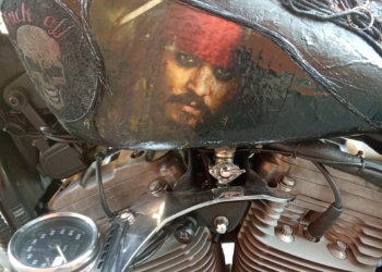 Una Harley “da pirata” per Johnny Depp: l’opera dell’artista Mauro Merlino in viaggio da Orvieto a Milano