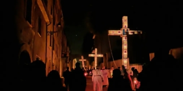 Il bianco della “veccia” e il fuoco dei “buzzichi”: la Pasqua di Castel Viscardo