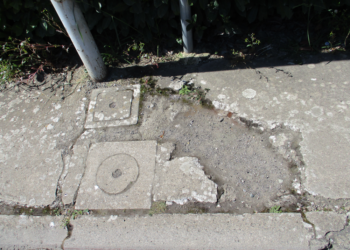 “Marciapiedi a Ciconia come trappole, sono caduto e mi sono ferito”