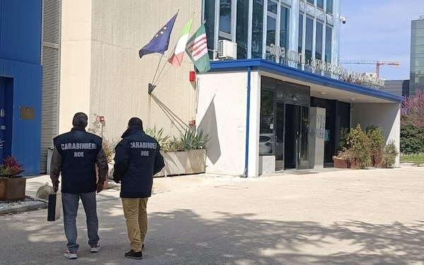 Deposito incontrollato di rifiuti tessili: i Carabinieri del N.O.E. di Perugia sequestrano capannone