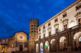Piazza della Repubblica si trasforma in un giardino colorato e profumato