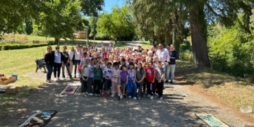 Cascate di colori e attestato di “Futuro infioratore” per i bambini della Scuola dell’Infanzia e Primaria “Gianni Rodari”