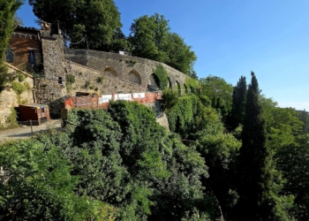 Todi restaura le mura urbiche di Via Termoli
