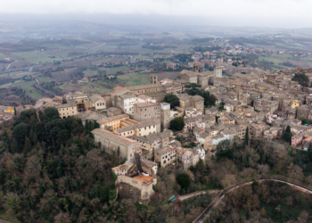 Todi, centro storico aperto ma sotto controllo elettronico