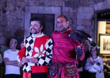 San Gimignano torna al Medioevo: le Ferie delle Messi, un racconto corale sotto la regia di Gianluca Foresi.