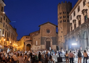 Successo per “Magia della Musica”: la Banda Giovanile della Filarmonica Luigi Mancinelli conquista Piazza della Repubblica